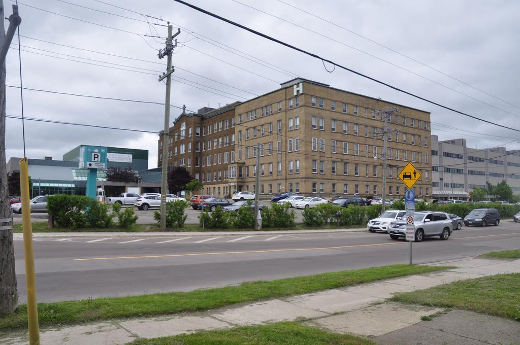 Moncton Suites - Apartments Across Georges Dumont Exteriér fotografie